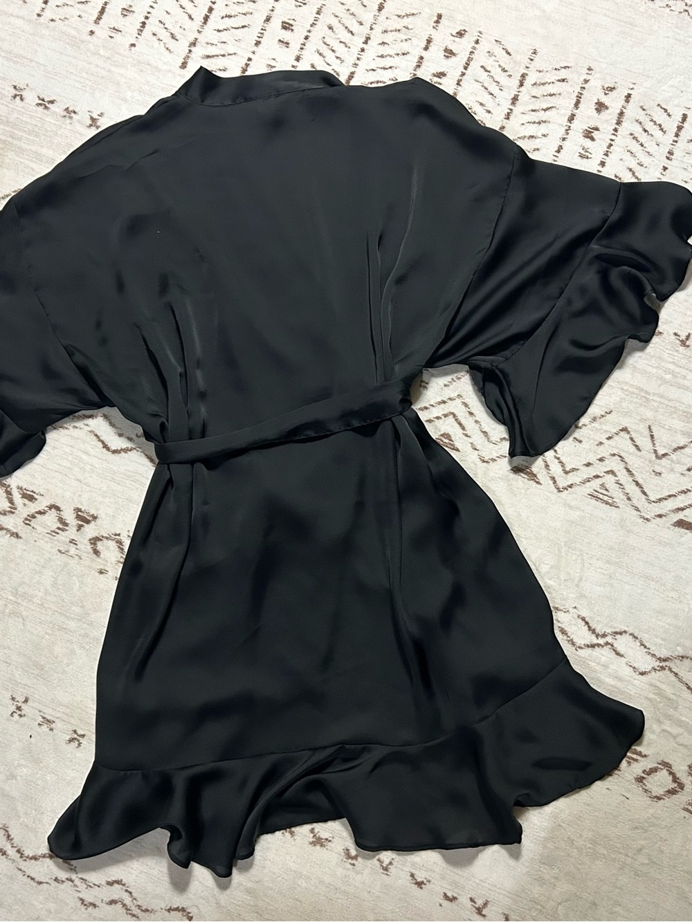 Victoria’s Secret Black Satin Feel Kimono Wrap Robe Ruffle Trim M/L - Picture 3 of 9